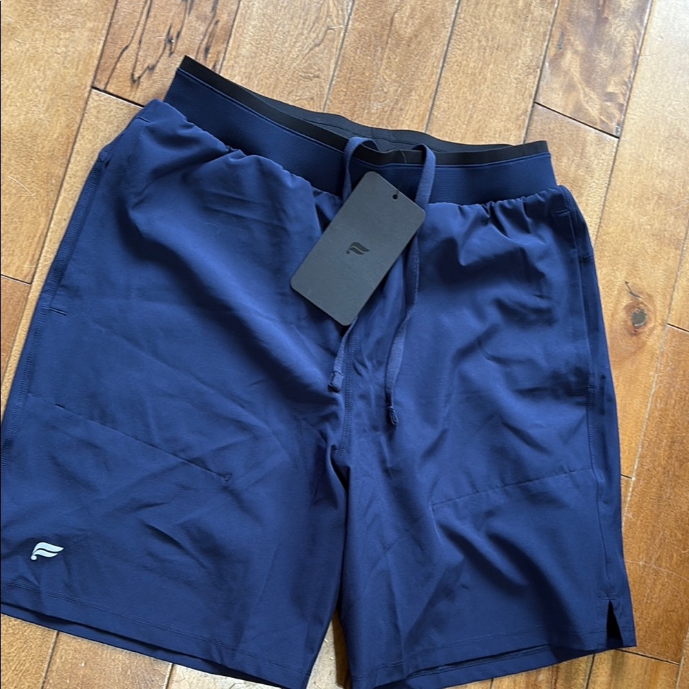 NWTs Men’s Fabletics Lined Shorts - the 7” fundamental short 2.  Size Small
